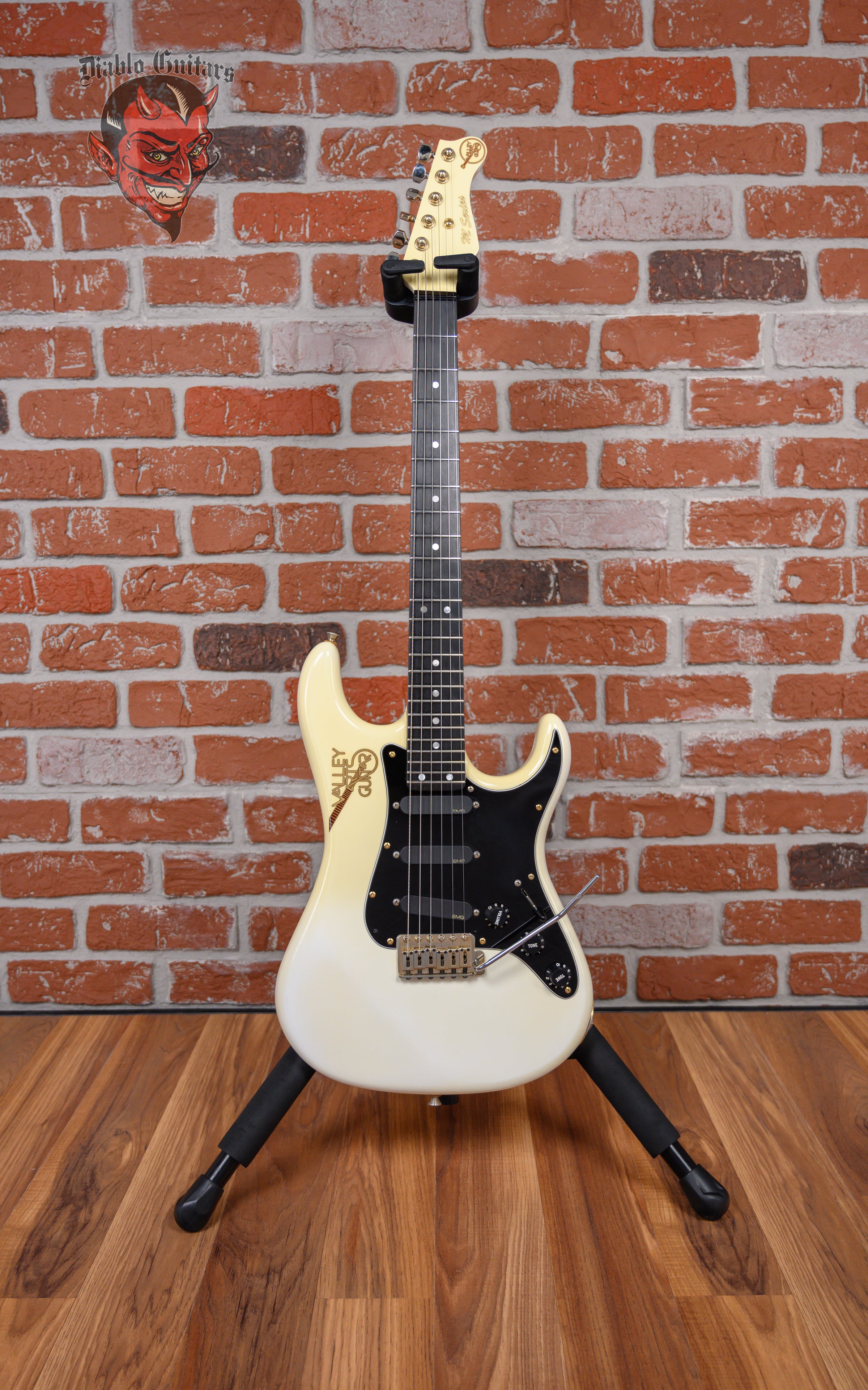 Valley Arts Guitars M Series White 1989 w/Gigbag – Diablo Guitars