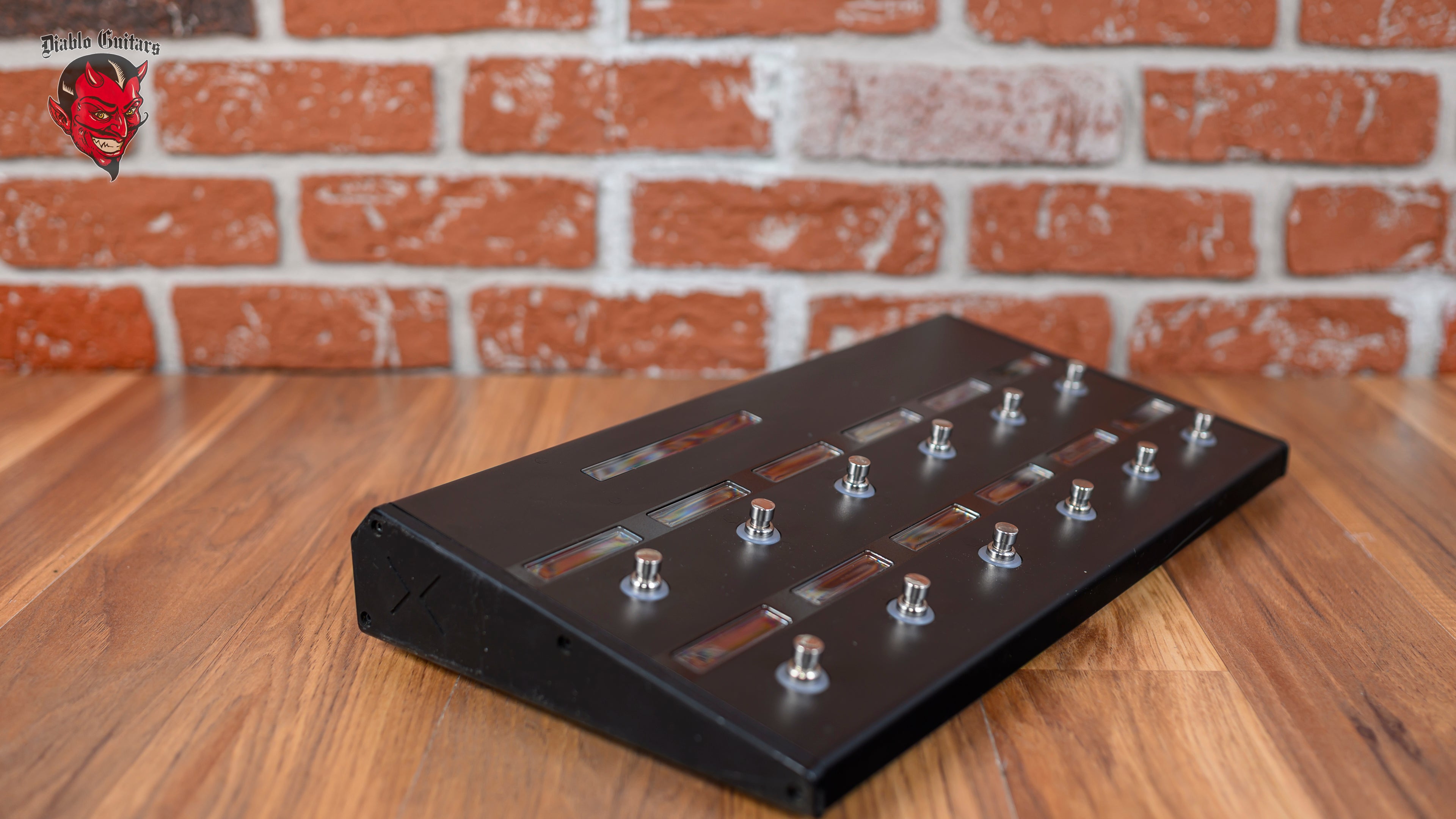 Line 6 Helix Control Floor-based controller for Helix Rack – Diablo Guitars