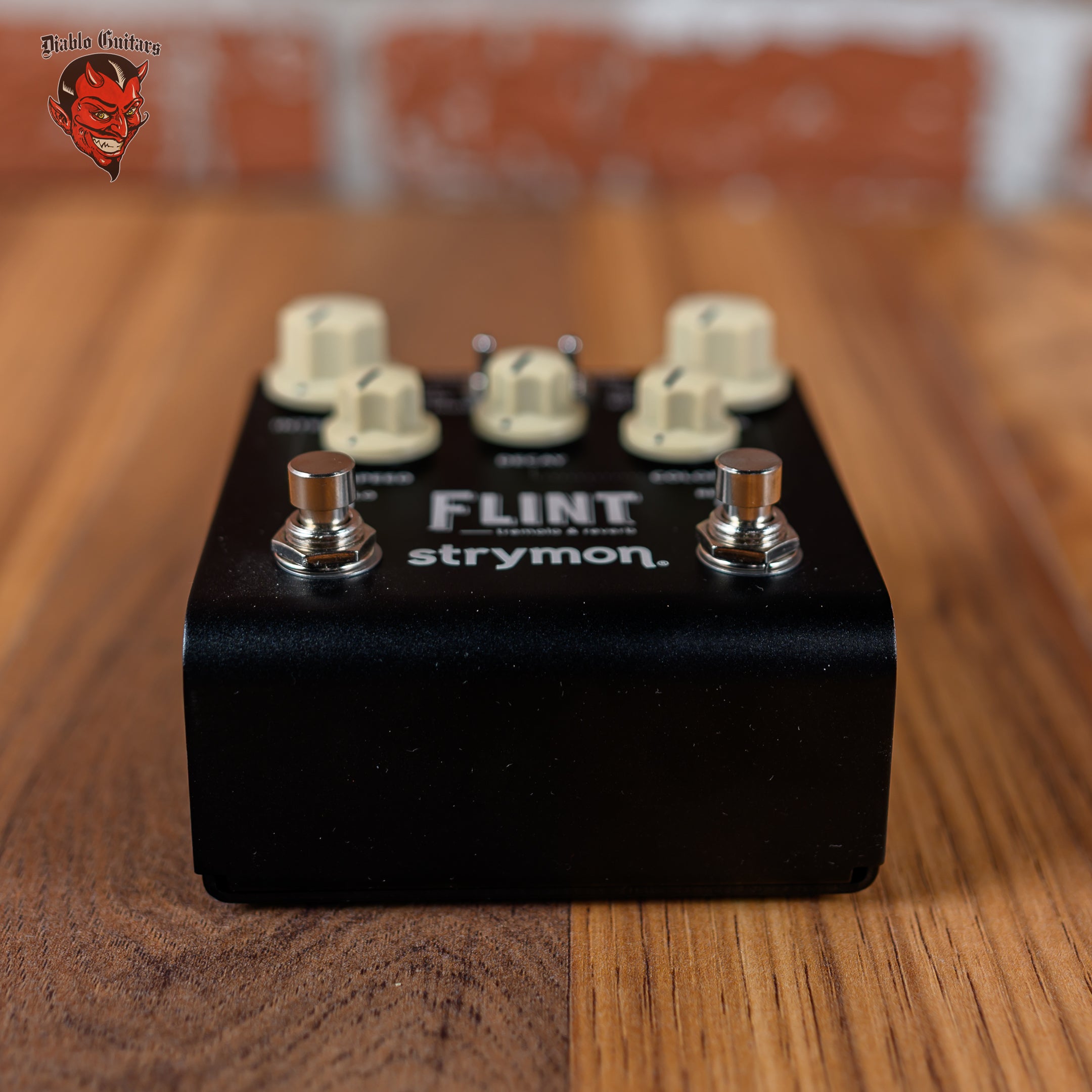Strymon Flint Reverb and Tremolo V2 Black – Diablo Guitars