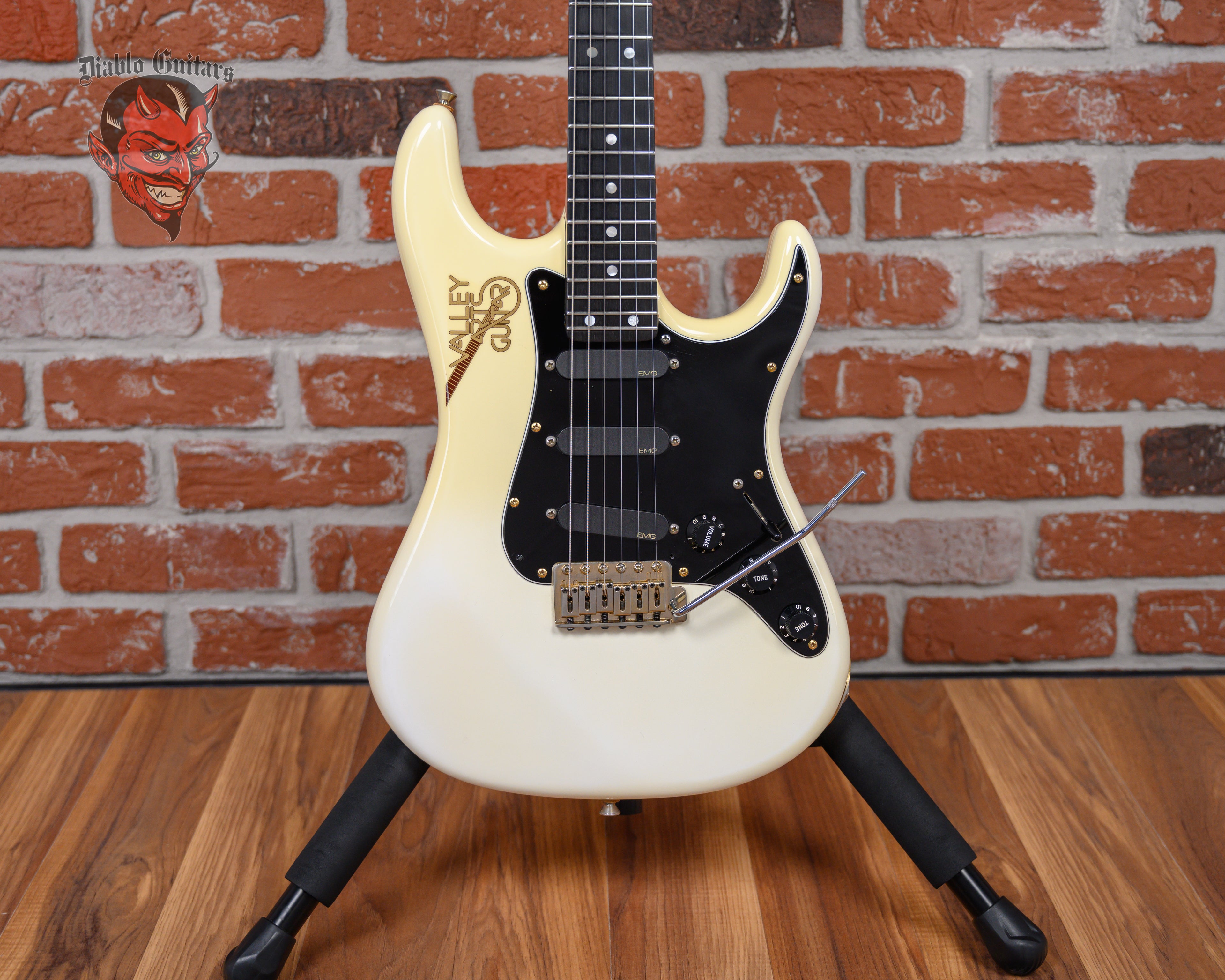 Valley Arts Guitars M Series White 1989 w/Gigbag – Diablo Guitars