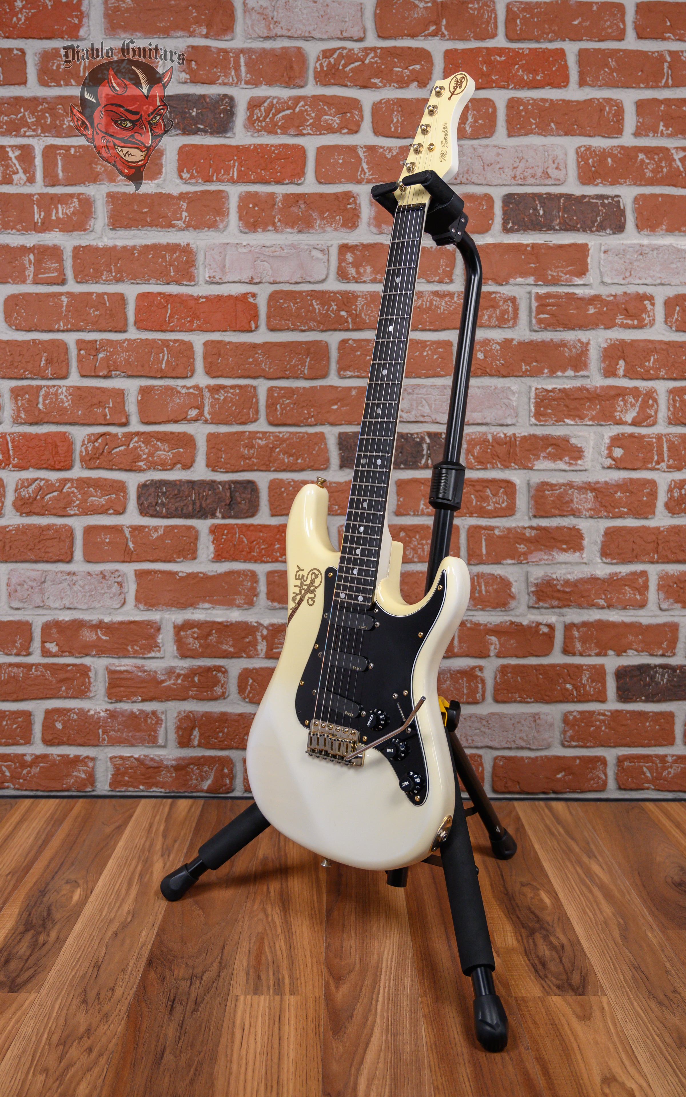 Valley Arts Guitars M Series White 1989 w/Gigbag – Diablo Guitars
