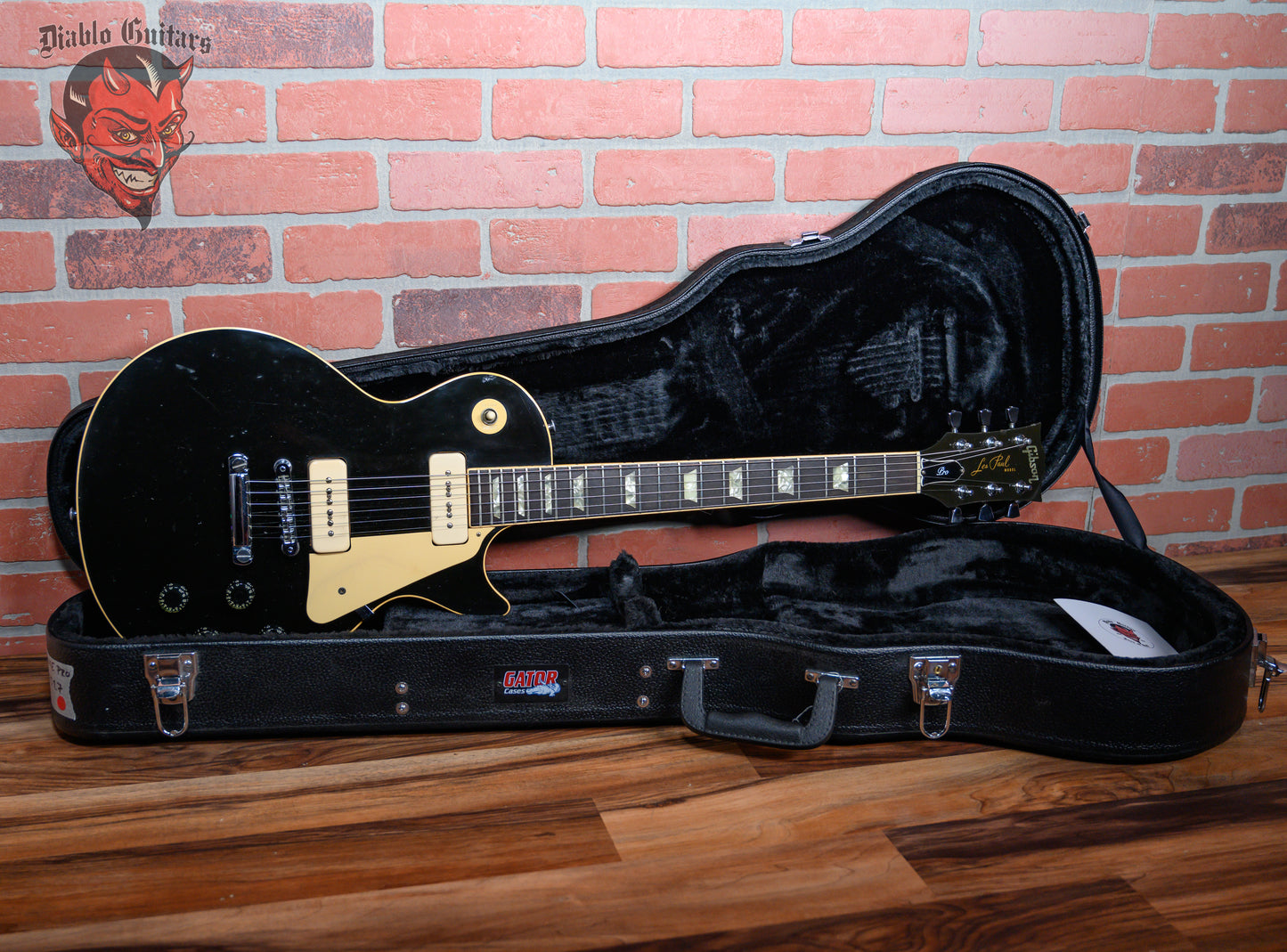 Gibson Les Paul Deluxe Pro Ebony 1977 w/Gator Hardshell Case