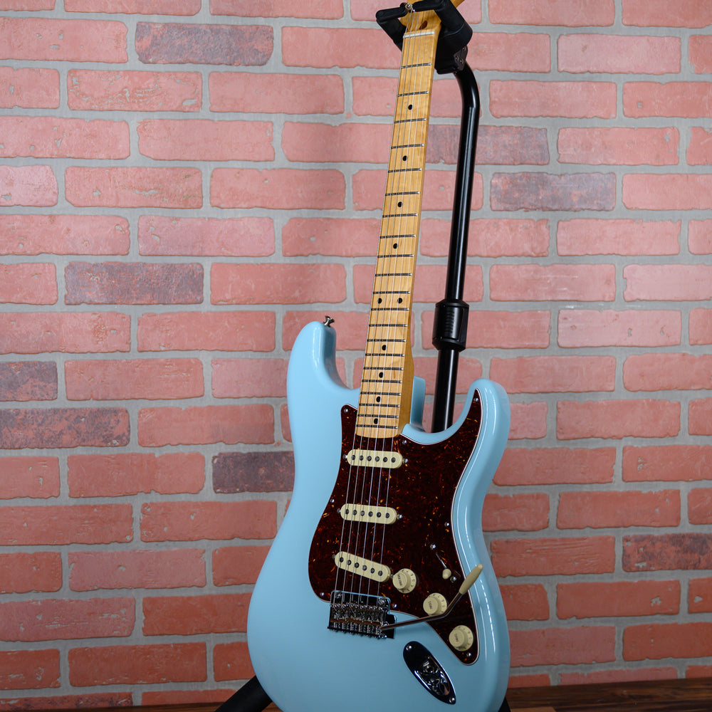 
                      
                        Fender Vintera '50s Stratocaster Modified with Maple Fretboard Daphne Blue 2020 w/ Free Gator Hardshell Case
                      
                    