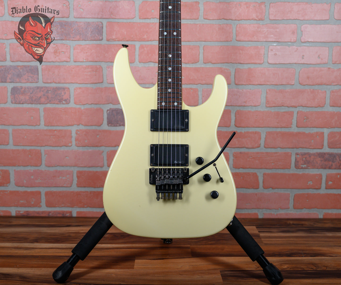 Charvel Model 5 MIJ Pearl White 1987 w/Gator Hardshell Case