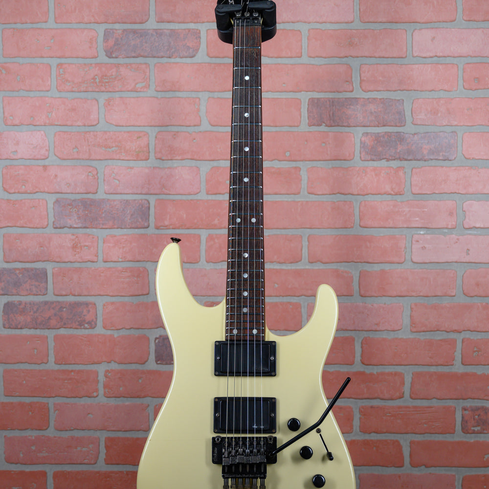 
                      
                        Charvel Model 5 MIJ Pearl White 1987 w/Gator Hardshell Case
                      
                    