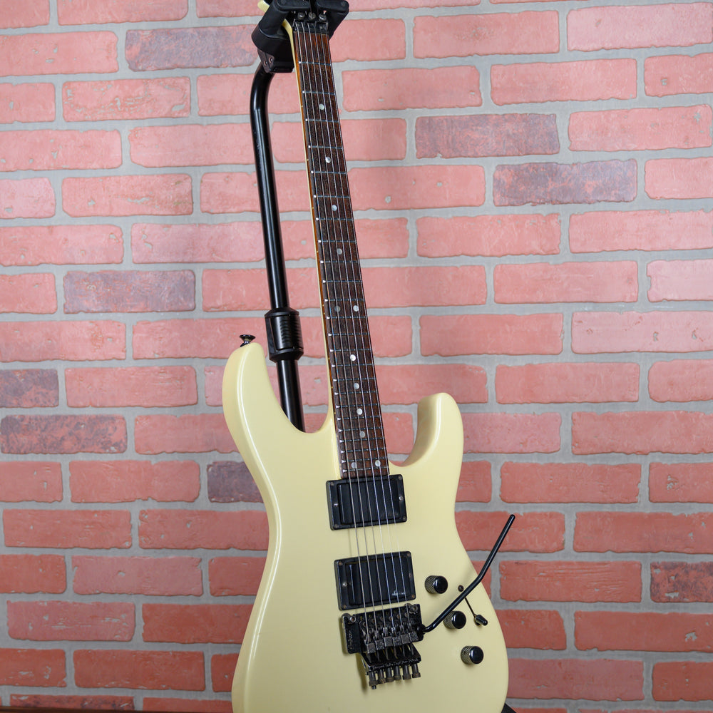 
                      
                        Charvel Model 5 MIJ Pearl White 1987 w/Gator Hardshell Case
                      
                    