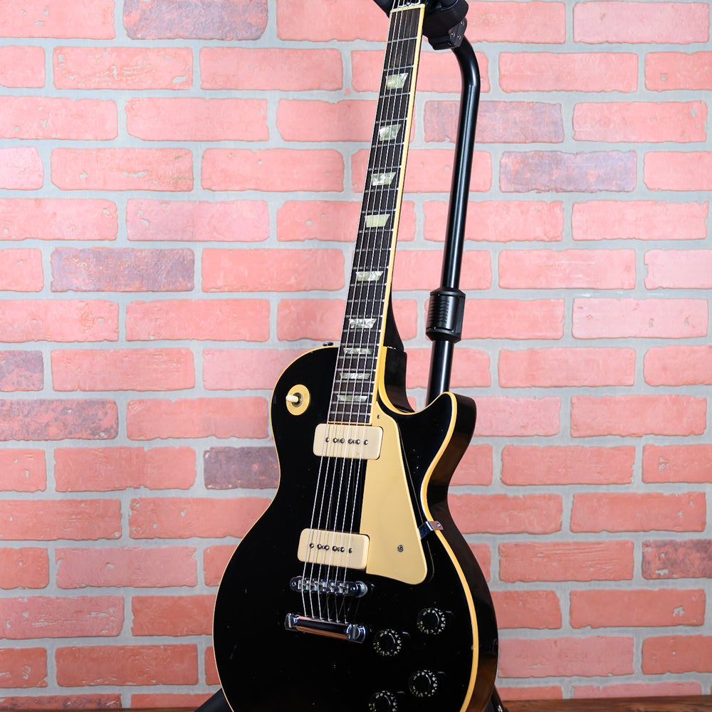 
                      
                        Gibson Les Paul Deluxe Pro Ebony 1977 w/Gator Hardshell Case
                      
                    