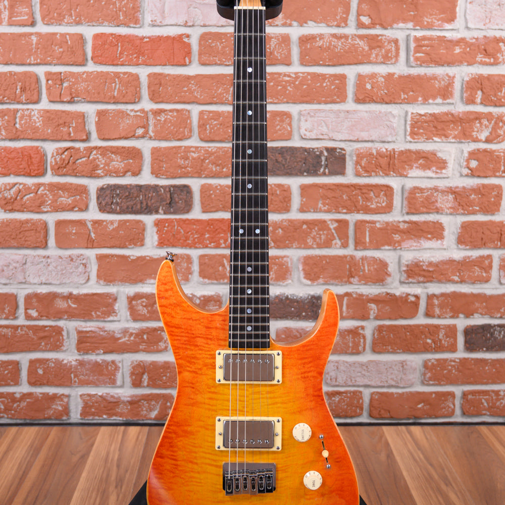 
                      
                        Jackson USA Custom Shop Swee-Tone Prototype #6 early Washed Cherry Burst 2000s w Gator Hard Shell Case (video demo)
                      
                    