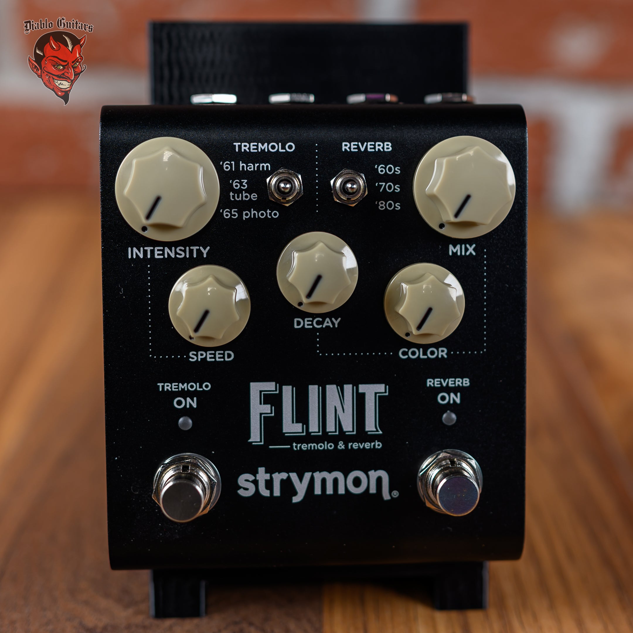 Strymon Flint Reverb and Tremolo V2 Black – Diablo Guitars