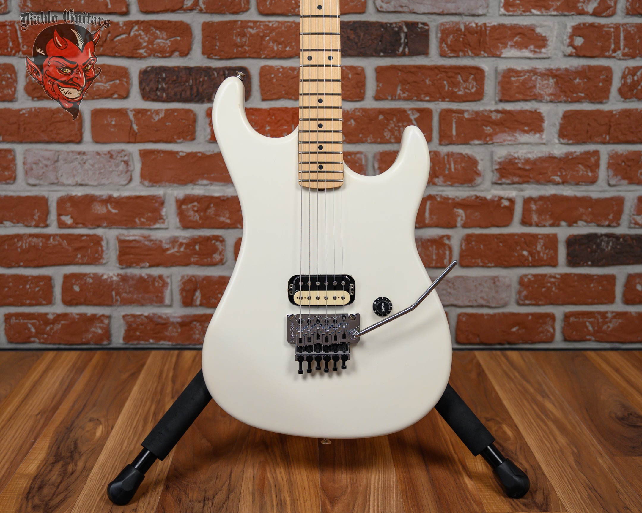 Kramer 1984 Reissue Satin White w/Hardshell Case (Mods) – Diablo