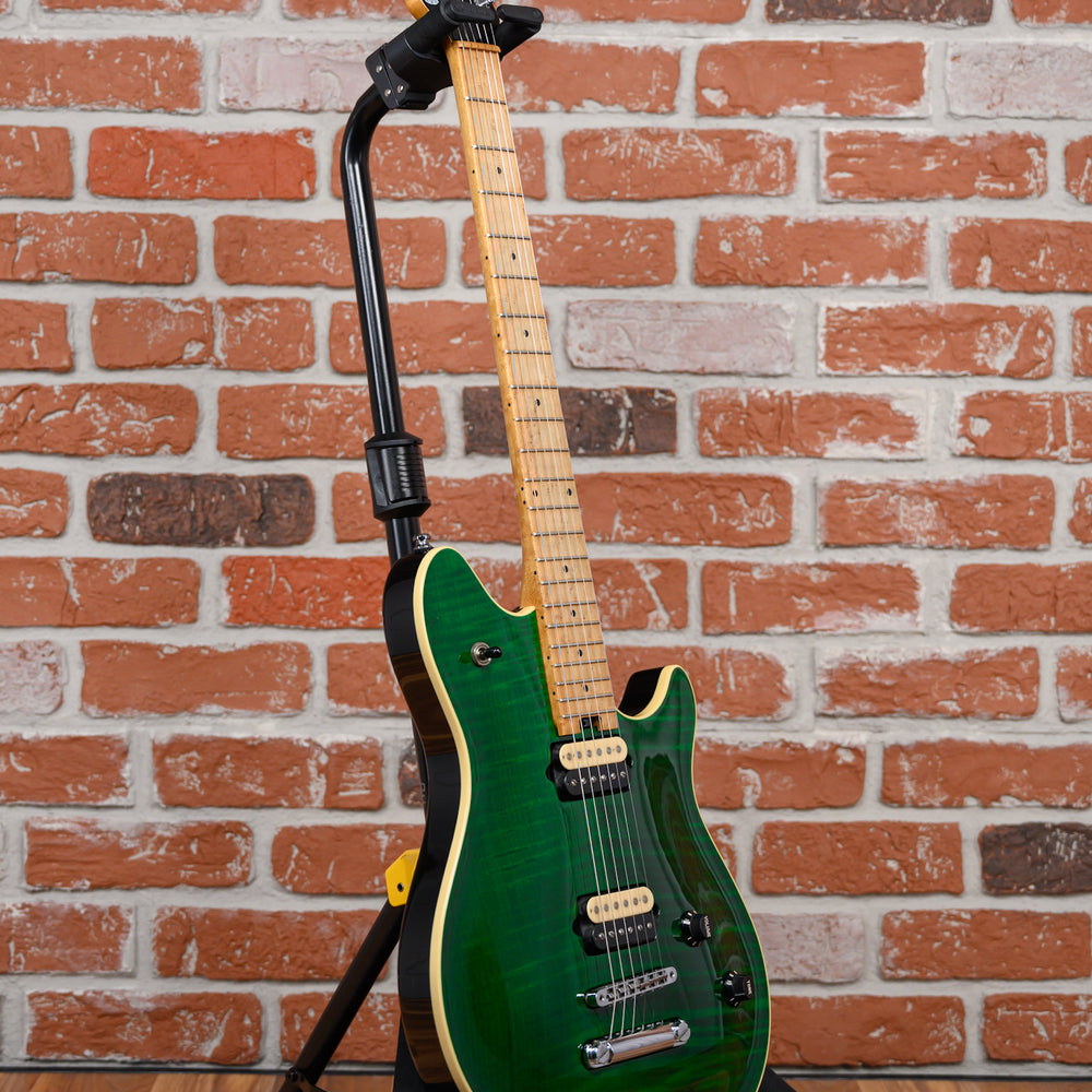 
                      
                        Peavey USA EVH Wolfgang Flame Maple Top Transparent Green 2000 w/OHSC
                      
                    