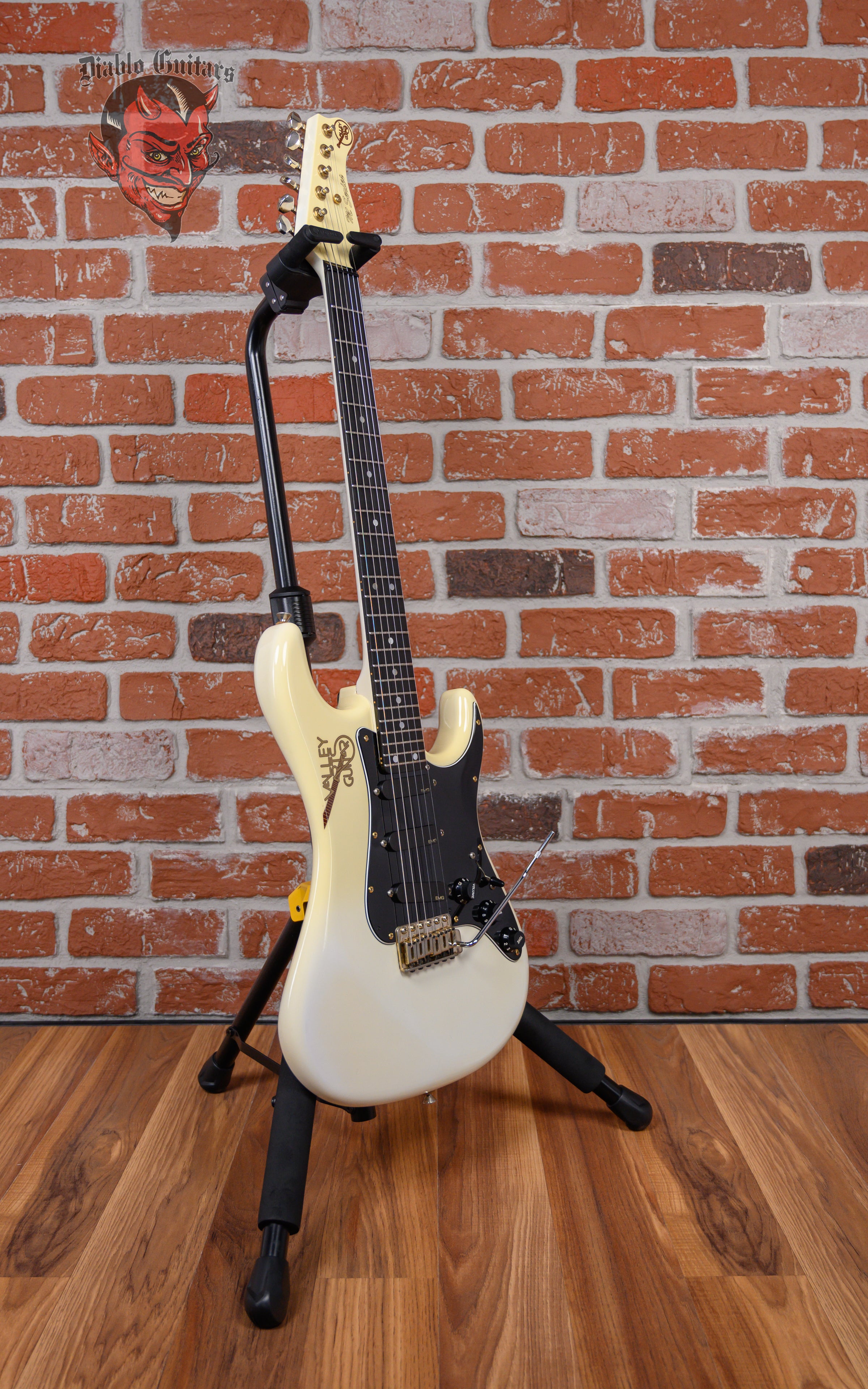 Valley Arts Guitars M Series White 1989 w/Gigbag – Diablo Guitars