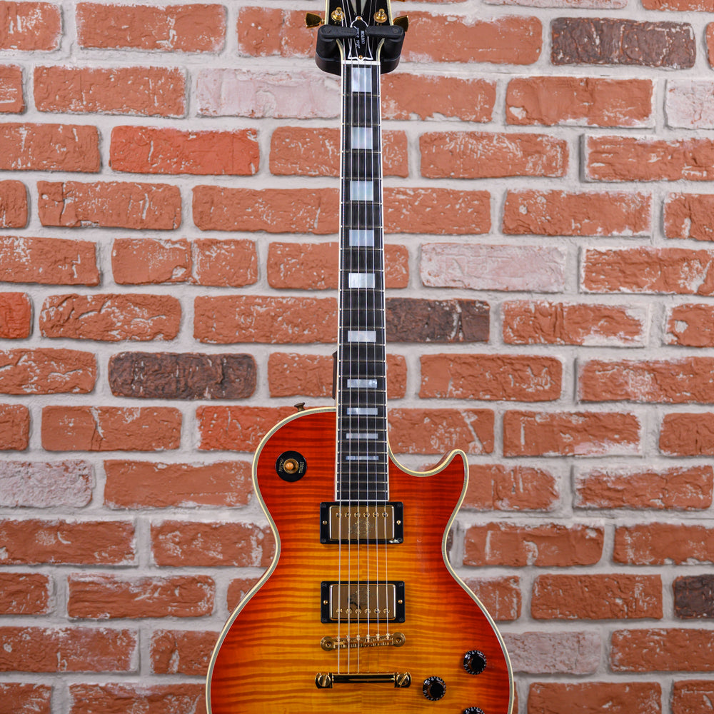 
                      
                        Gibson Custom Art & Historic Les Paul Custom 24 Fret AAA Flame Maple Top Heritage Cherry Sunburst 2003 w/OHSC
                      
                    