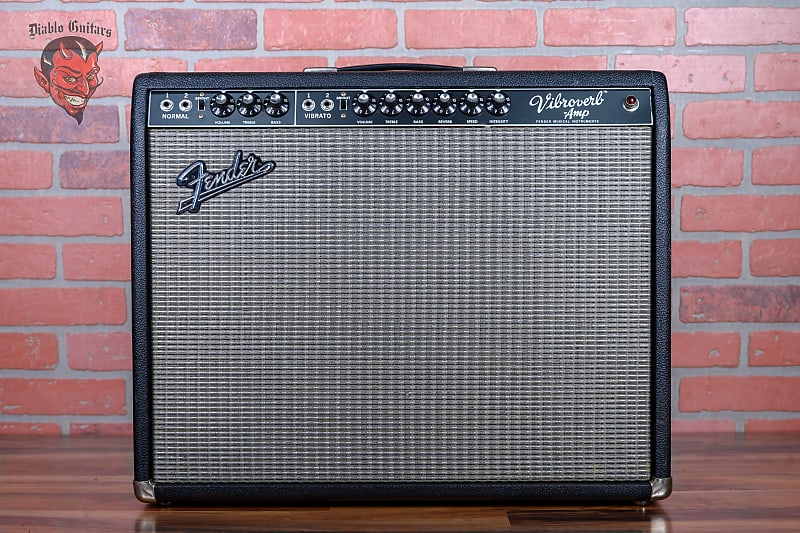 
                      
                        Fender '64 Vibroverb Custom 40-Watt 1x15" Guitar Combo 2004
                      
                    