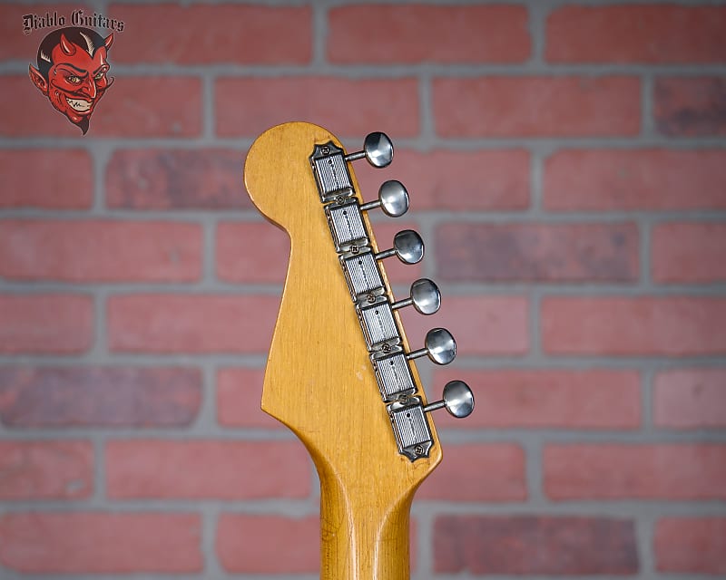 
                      
                        Fender Pre-CBS Stratocaster 3-Tone Sunburst 1957 w/OHSC (Refin/Refret)
                      
                    