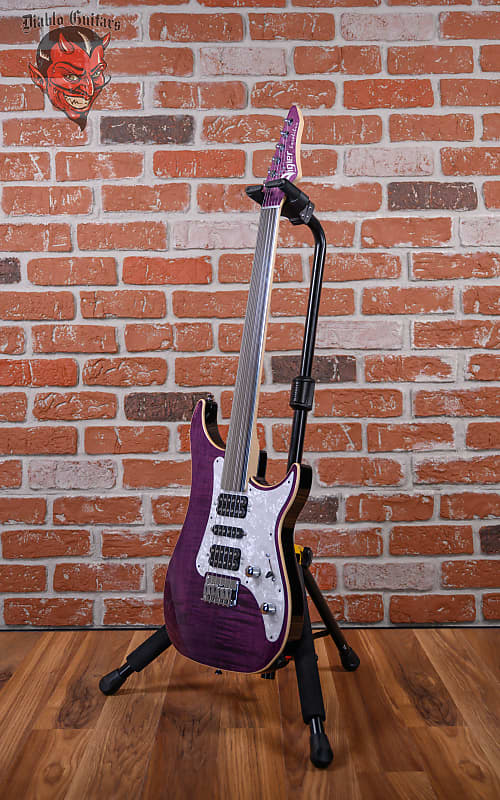 
                      
                        Vigier Excaliber Surfreter Special HSH Flame Maple Top Amethyst Purple 2021 w/Original Gigbag
                      
                    