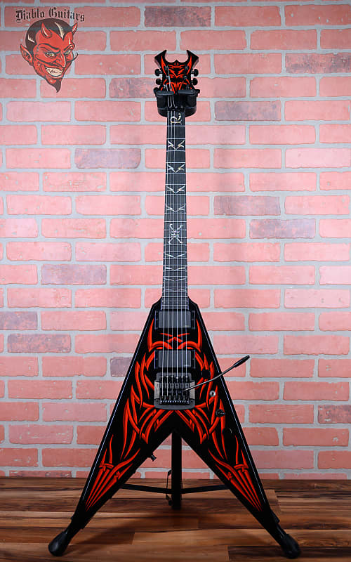 
                      
                        B.C. Rich USA Custom Shop KKV Kerry King 25th Anniversary V #4 of 25  Black with Red Tribal Graphics 2011 w/OHSC
                      
                    