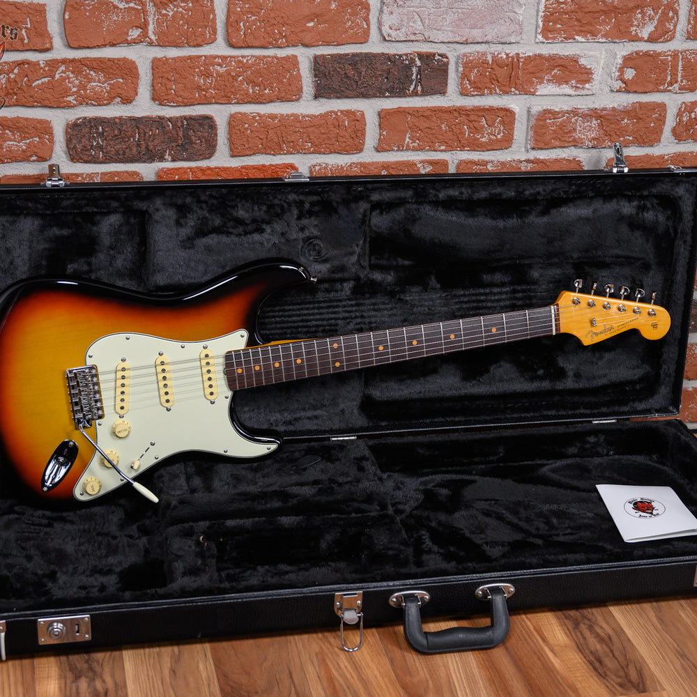 Fender American Vintage II 1961 Stratocaster 3-Tone Sunburst 2023 w/Hardshell Case