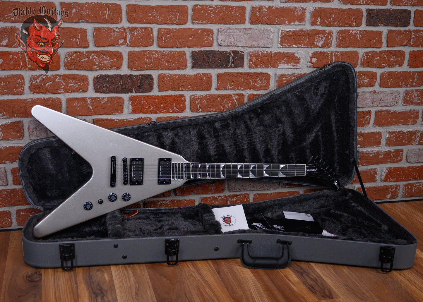 Gibson Dave Mustaine Signature Flying V EXP Demo Shop Metallic Silver 2022 w/OHSC