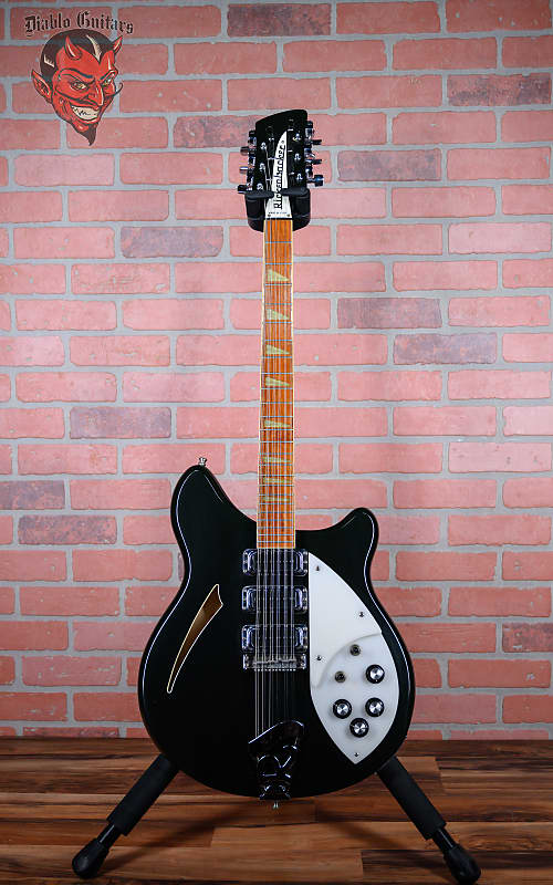 
                      
                        Rickenbacker 370/12 Jetglo 1986 w/OHSC
                      
                    