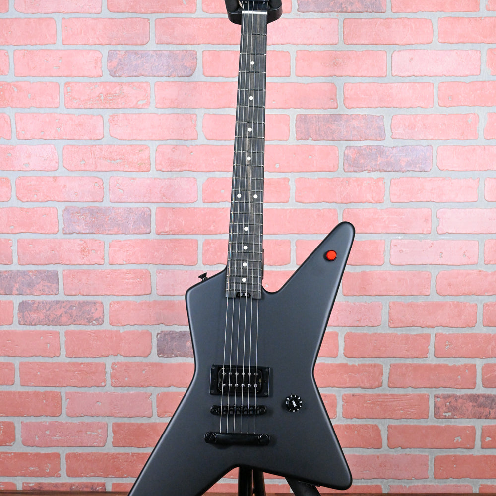 
                      
                        EVH Limited Edition Star T.O.M Stealth Black 2024 w/Gigbag
                      
                    