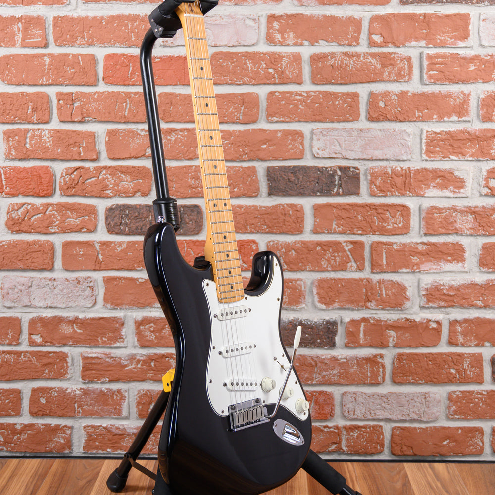 
                      
                        Fender American Standard Stratocaster Black 1998 w/OHSC
                      
                    