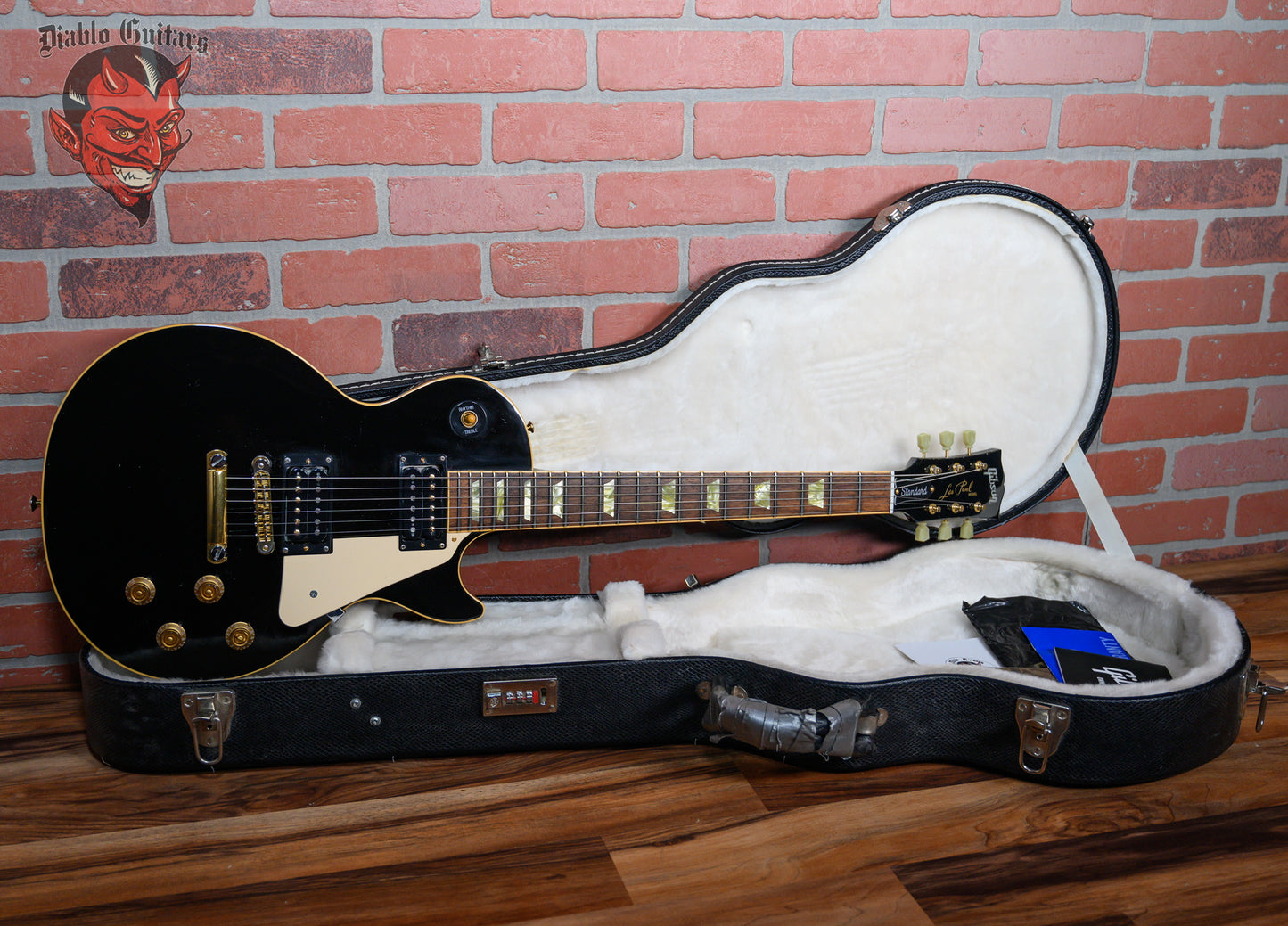 Gibson Les Paul Classic Ebony 2007 w/OHSC