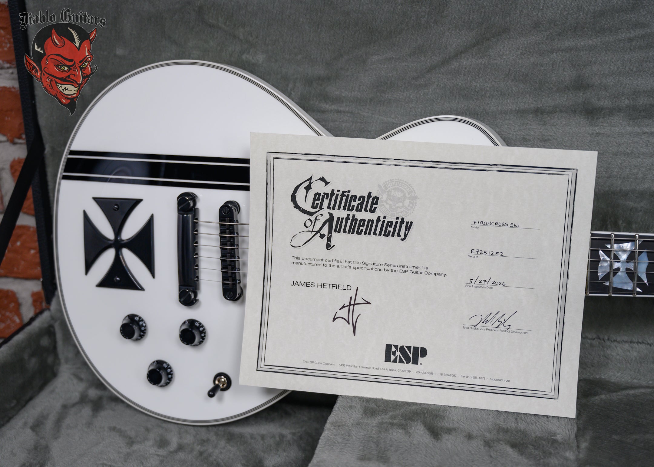 キャスティングルアーカーペンターDiablo 7' 90-L シルバー/ホワイト ESP Signature Series Iron Cross James Hetfield Snow White with