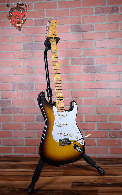 
                      
                        Fender Pre-CBS Stratocaster 2-Color Sunburst 1957 w/OHSC
                      
                    