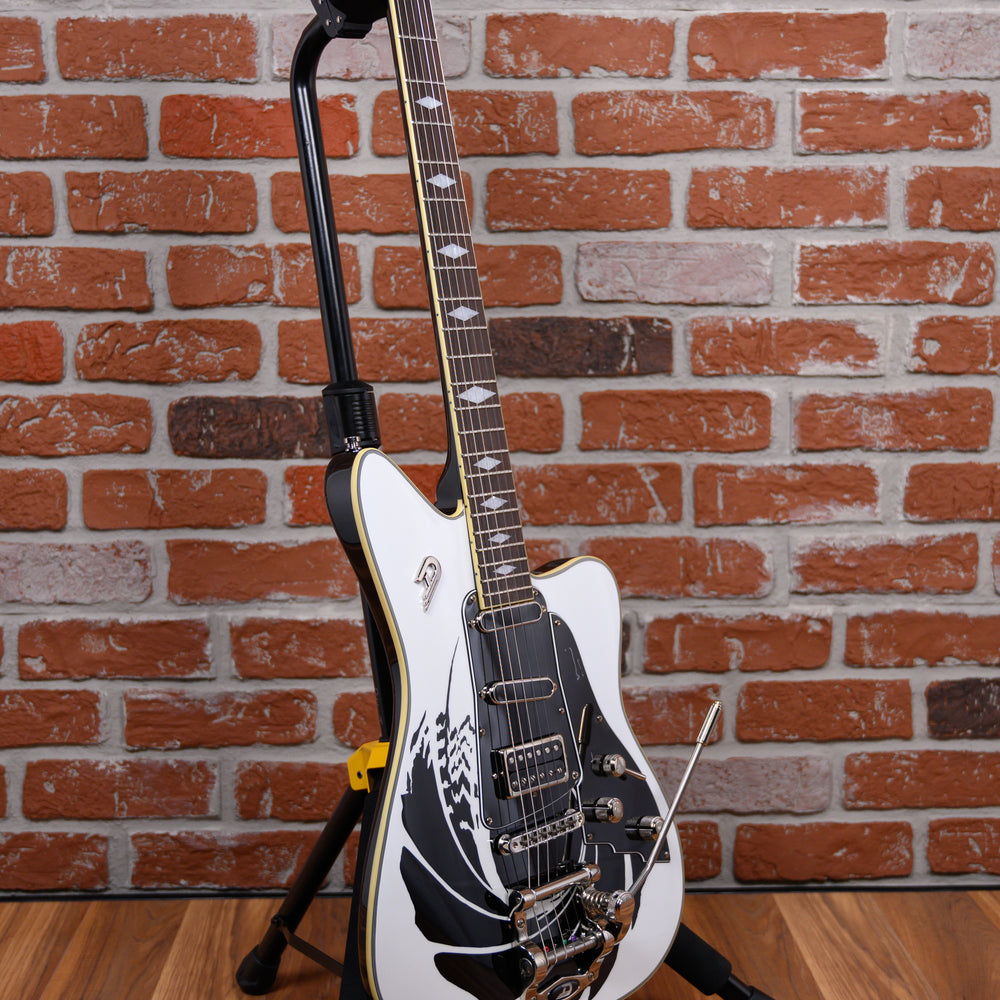 
                      
                        Duesenberg Limited Edition Alliance Series "James Bond" #3 of 75 White w/ 007 Graphic 2023 w/OHSC
                      
                    