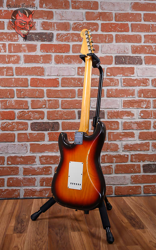 
                      
                        Fender Custom Shop Limited Edition 1964 Stratocaster Relic 3-Color Chocolate Sunburst 2009 w/OHSC
                      
                    