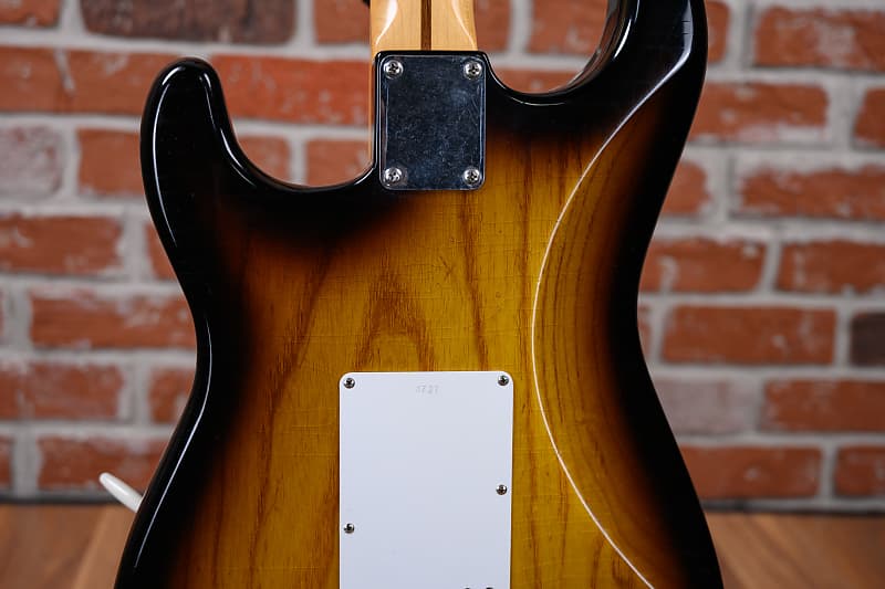 
                      
                        Fender Custom Shop Limited Release 50th Anniversary ‘54 Stratocaster Reissue Master Built By John Cruz 2-Color Sunburst Closet Classic 2004 w/OHSC
                      
                    