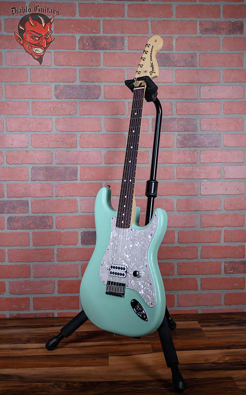 
                      
                        Fender Tom Delonge Stratocaster Surf Green 2023 w/Original Gigbag
                      
                    