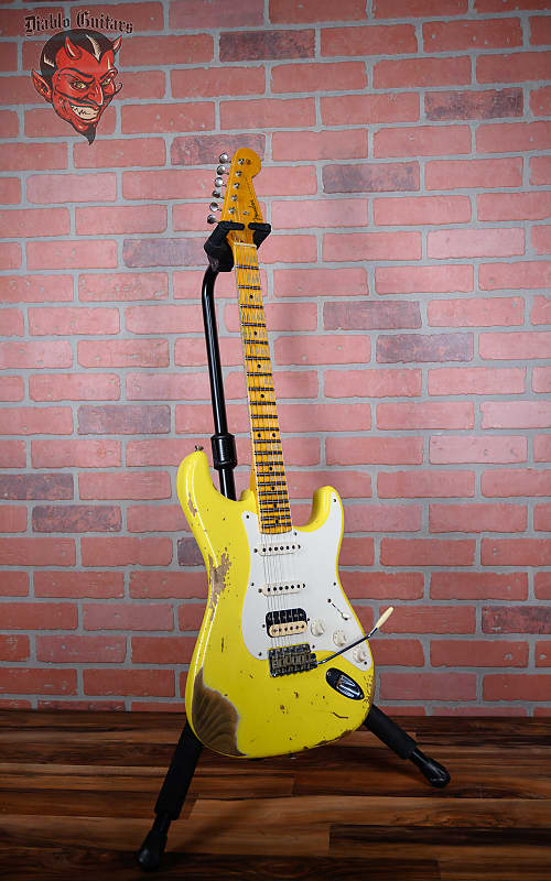 
                      
                        Fender Custom Shop ‘57 Stratocaster Relic Graffiti Yellow 2020 w/OHSC
                      
                    