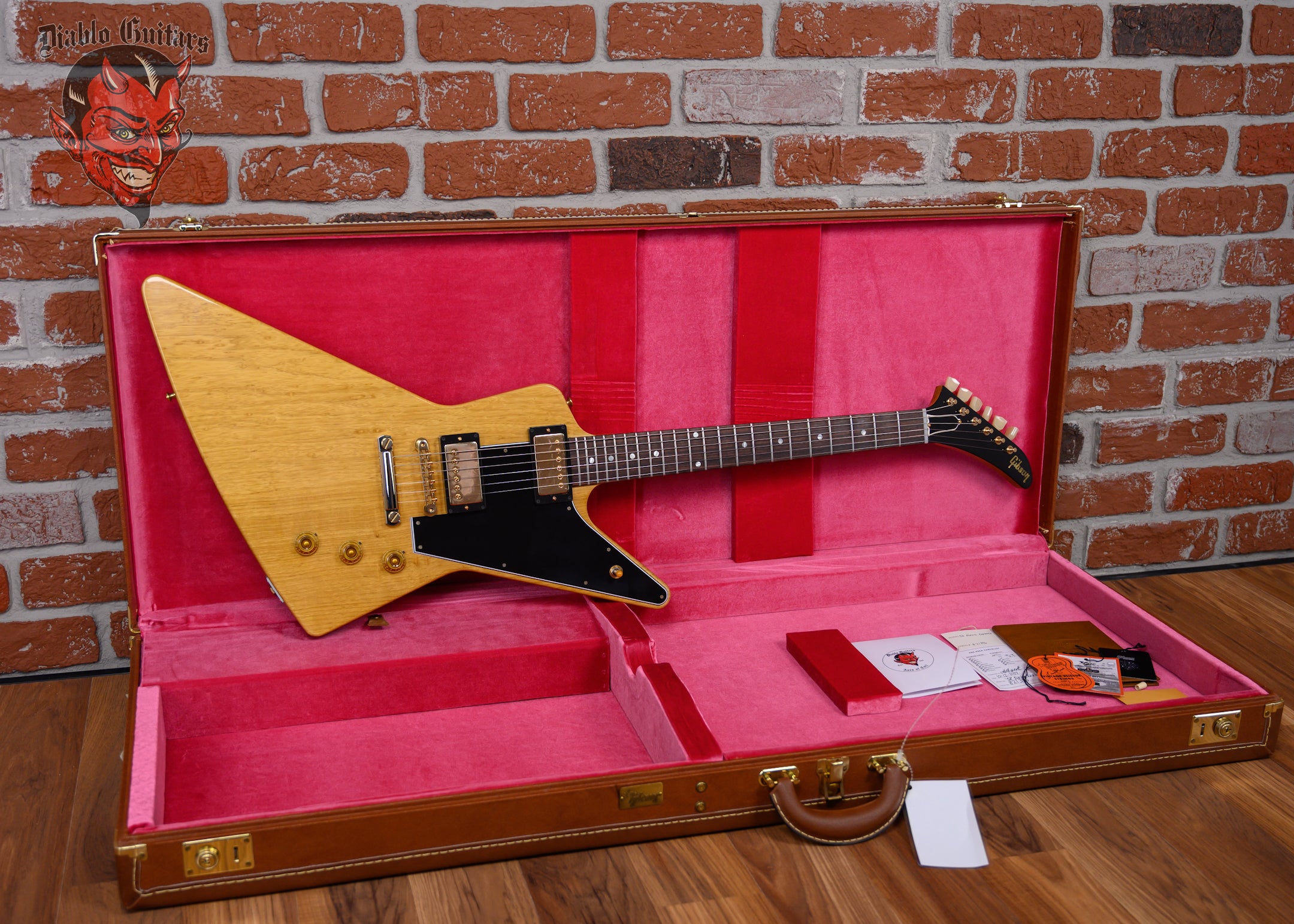 Gibson Custom Shop '58 Korina Explorer Black Guard Reissue Natural