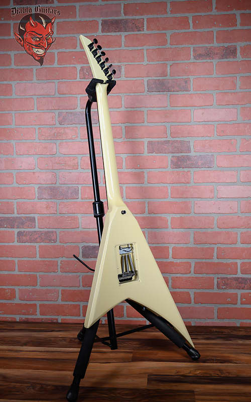 
                      
                        Jackson MIJ RR5FR Rhoads Ivory with Black Pinstripes 2008 w/OHSC
                      
                    