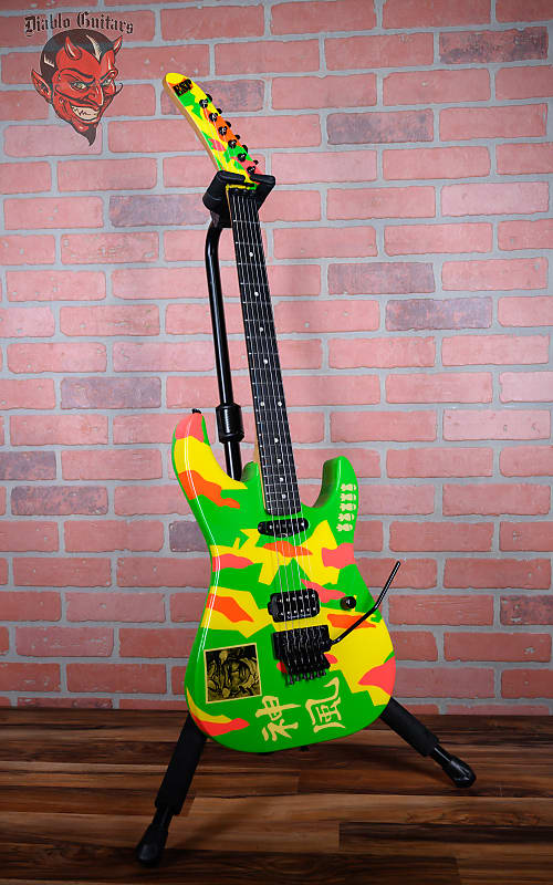 
                      
                        ESP Kamikaze IV George Lynch Signature Neon Green with Kamikaze Graphic 1989 w/Hardshell Case
                      
                    