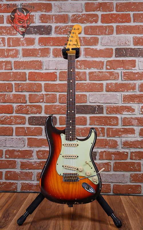 
                      
                        Fender Custom Shop Limited Edition 1964 Stratocaster Relic 3-Color Chocolate Sunburst 2009 w/OHSC
                      
                    