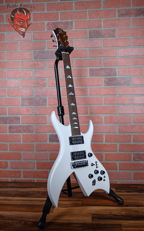 
                      
                        B.C. Rich USA Rich Bich Standard Glitter Rock White Built by Neal Moser in 2023 w/OHSC
                      
                    