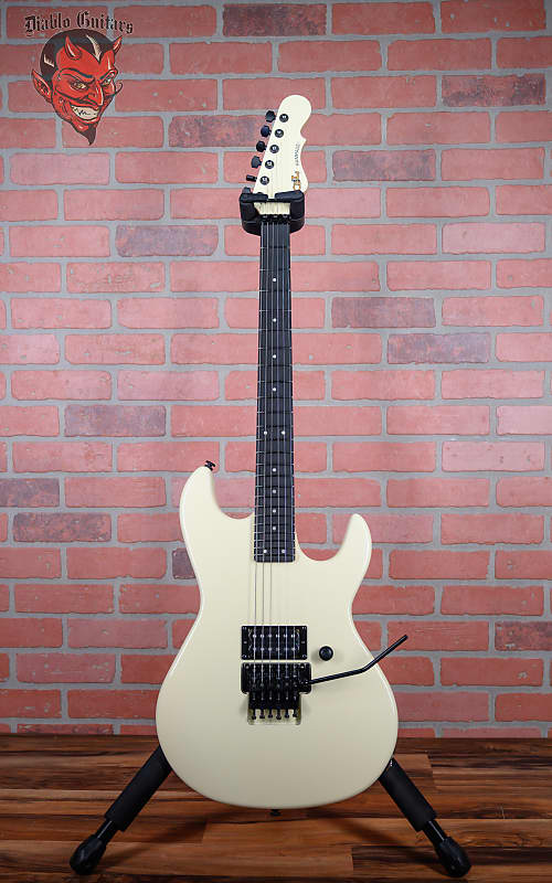 
                      
                        G&L USA Fullerton Deluxe Rampage 24 Vintage White 2024 w/Original Gigbag
                      
                    