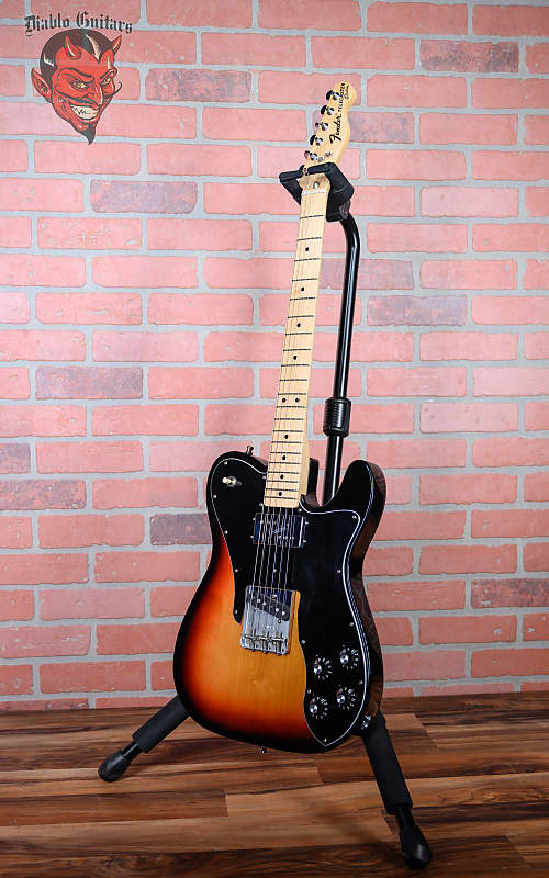 
                      
                        Fender Classic Series '72 Telecaster Custom with Maple Fretboard 3-Color Sunburst 2018 w/Hardshell Case
                      
                    