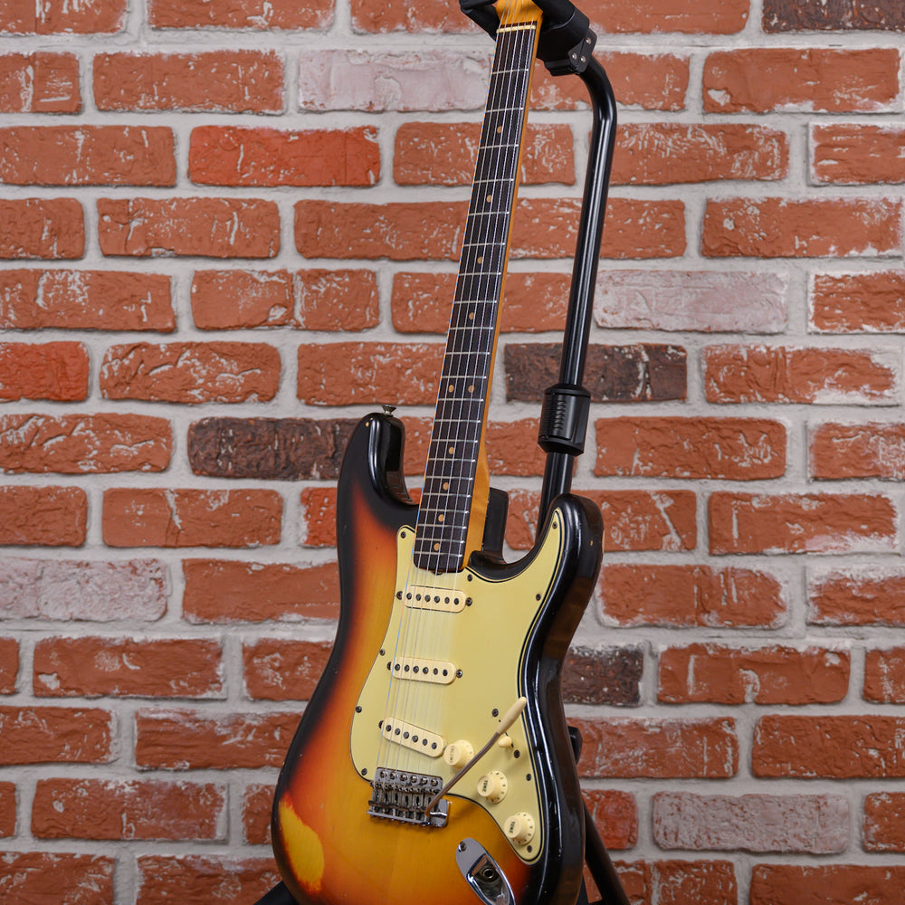 
                      
                        Fender Stratocaster 3-Tone Sunburst 1965 w/OHSC
                      
                    