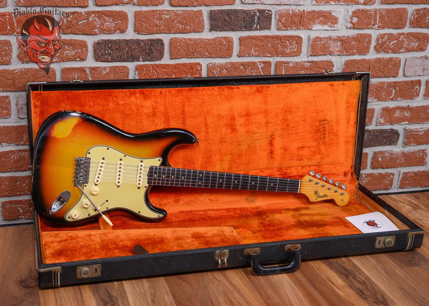 Fender Stratocaster 3-Tone Sunburst 1965 w/OHSC