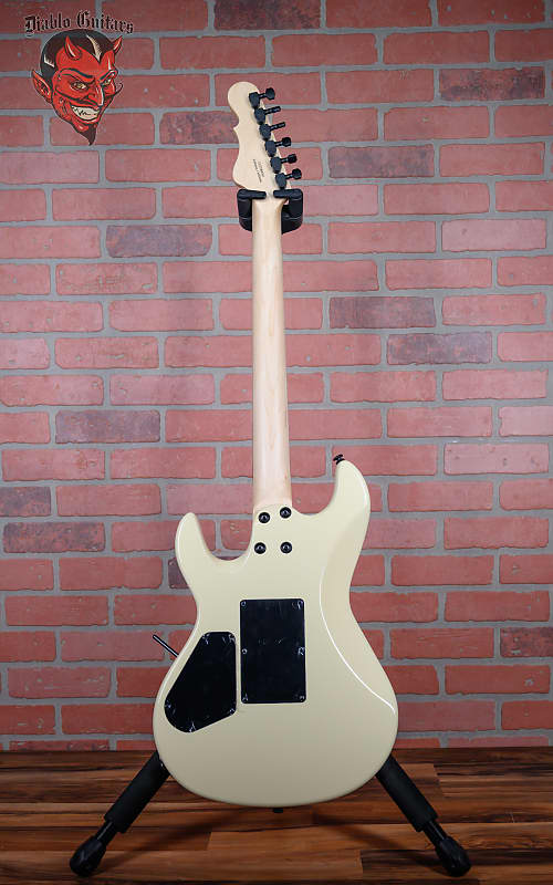 
                      
                        G&L USA Fullerton Deluxe Rampage 24 Vintage White 2024 w/Original Gigbag
                      
                    