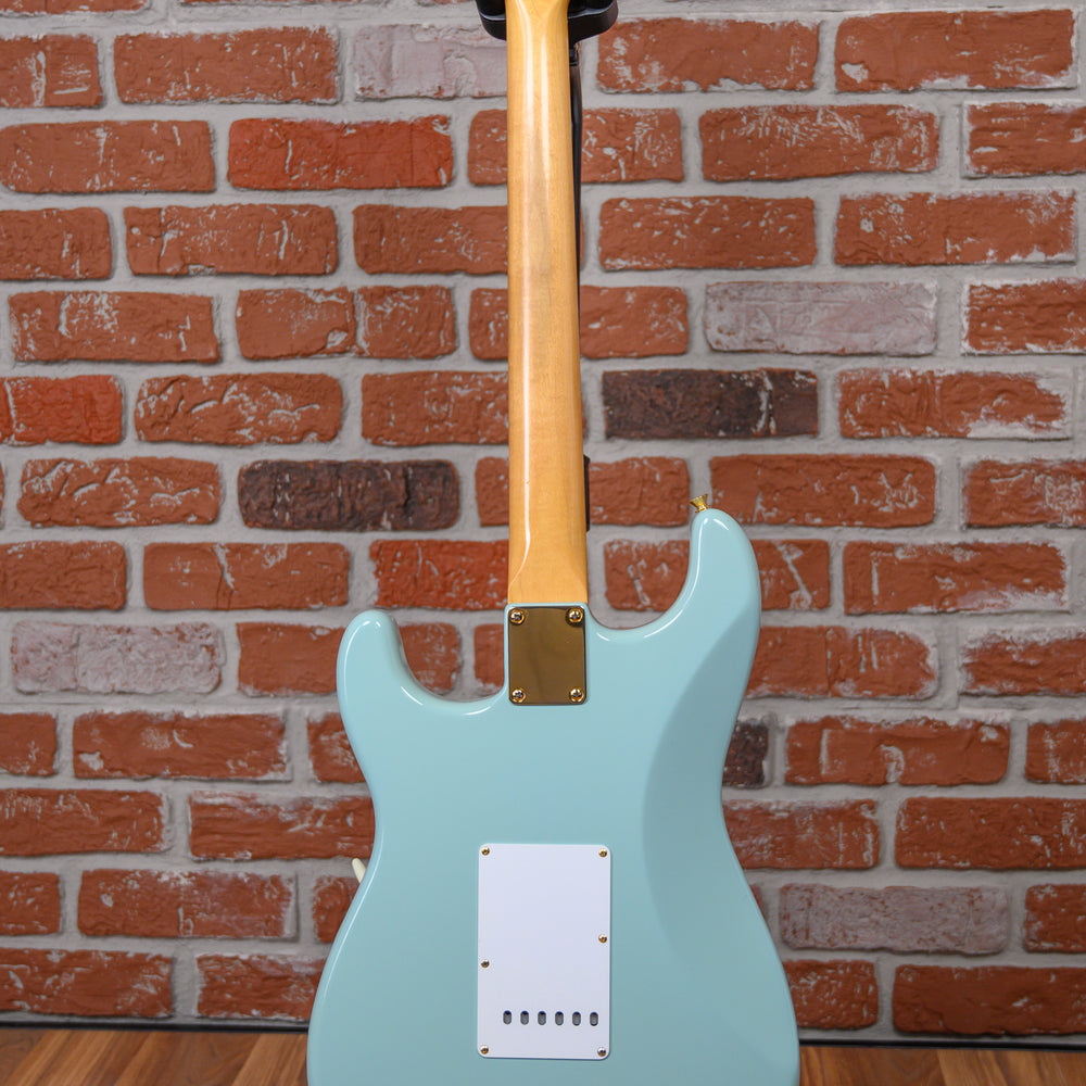 
                      
                        Fender/Allparts Partscaster/Stratocaster Daphne Blue 2023 w/Hard Shell Case
                      
                    