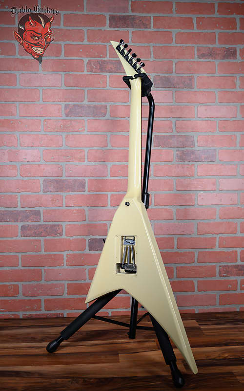 
                      
                        Jackson MIJ RR5FR Rhoads Ivory with Black Pinstripes 2008 w/OHSC
                      
                    