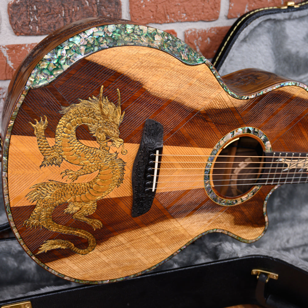 
                      
                        Blueberry Grand Concert Dragon Motif Acoustic Natural 2023 w/OHSC
                      
                    