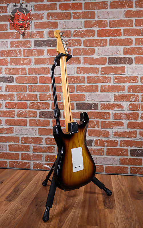 
                      
                        Fender Custom Shop Limited Release 50th Anniversary ‘54 Stratocaster Reissue Master Built By John Cruz 2-Color Sunburst Closet Classic 2004 w/OHSC
                      
                    