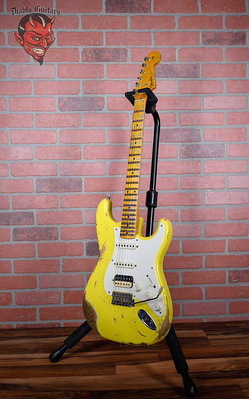 
                      
                        Fender Custom Shop ‘57 Stratocaster Relic Graffiti Yellow 2020 w/OHSC
                      
                    