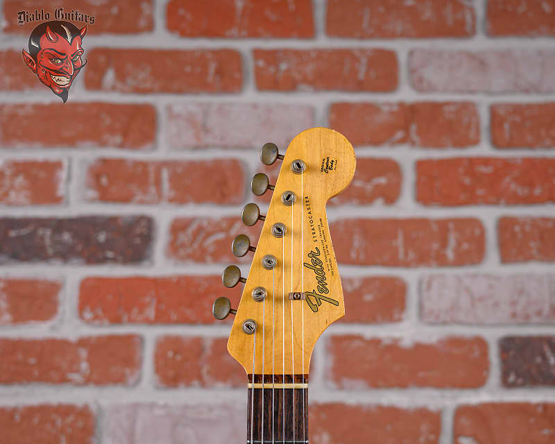 
                      
                        Fender Custom Shop Limited Edition 1964 Stratocaster Relic 3-Color Chocolate Sunburst 2009 w/OHSC
                      
                    